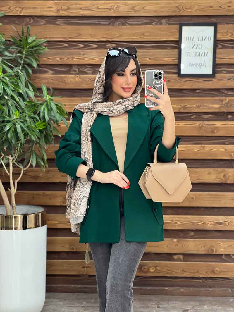 مانتو سرشانه ژیله دار پشت پاگن کد 3160 مانتو سرشانه ژیله دار پشت پاگن کد 3160