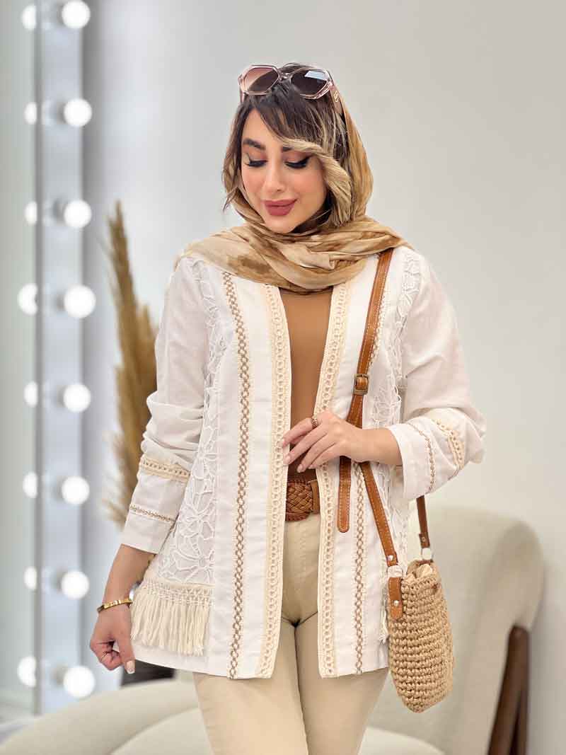 IMG_7825 مانتو گیپور مغزی دوزی پایین ریش کد 5033